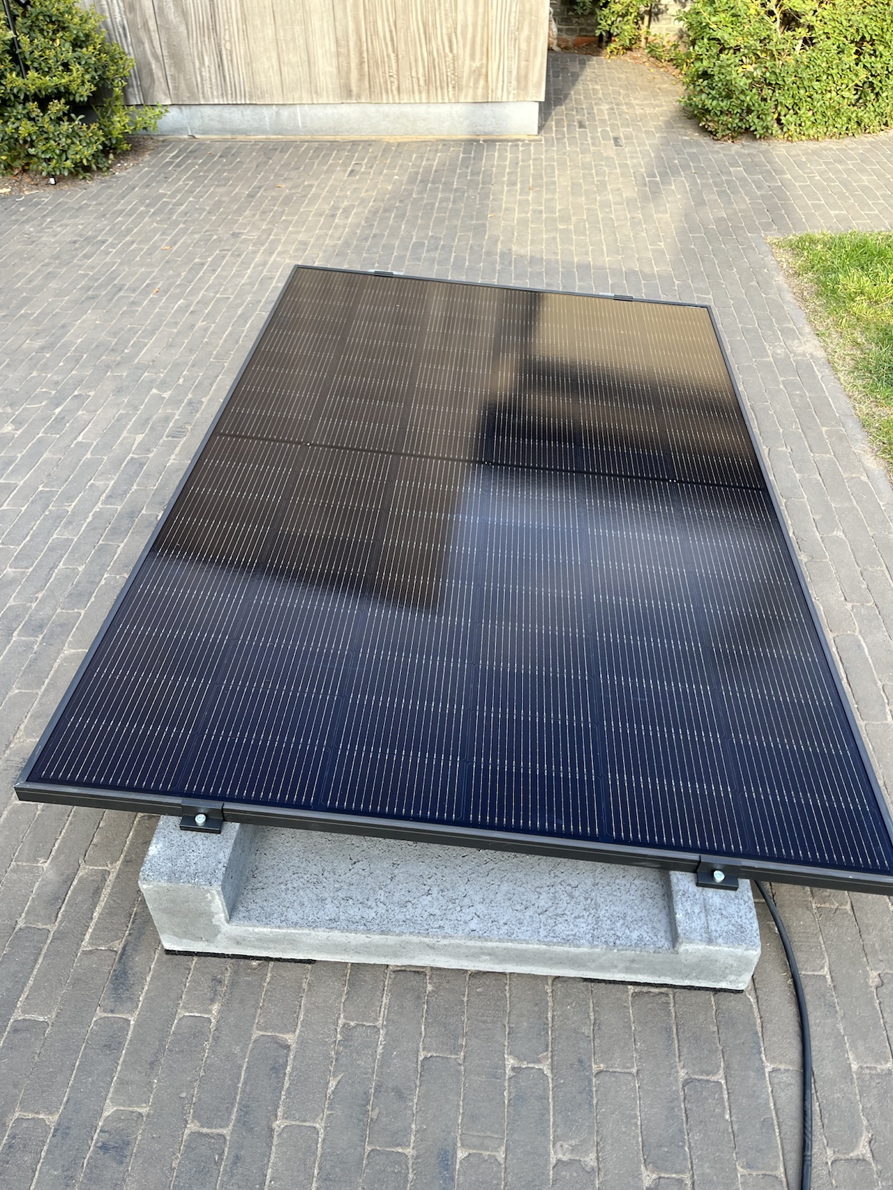 Plug & play zonnepaneel set met 1 paneel, 5 graden hellingshoek